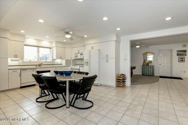 Dining room, Interior, Kitchen, Recessed Lighting