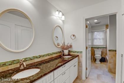 Bathroom, Dual Sink Vanities, Interior, Recessed Lighting