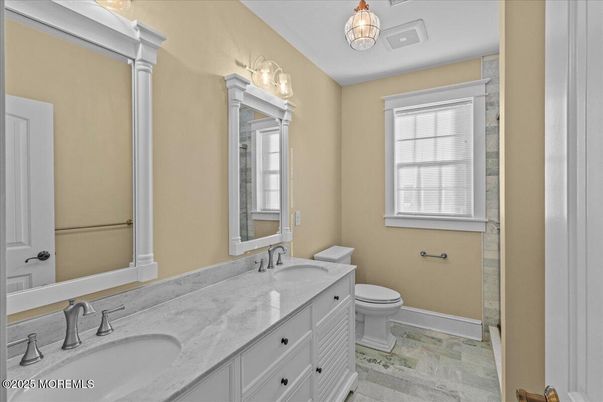 Bathroom, Dual Sink Vanities, Interior