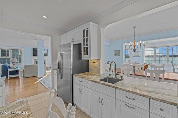 Chandelier, Dining room, Interior, Kitchen, Living room, Pendant Lights, Recessed Lighting, Stainless Steel Appliances, Wood Texture Flooring