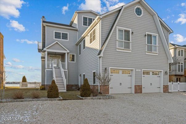 Attached, Exterior, Facade, Farmhouse