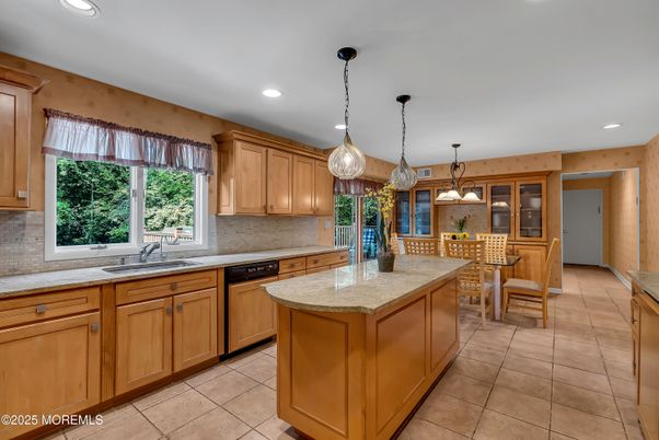 Dining room, Interior, Kitchen, Pendant Lights, Recessed Lighting, Stainless Steel Appliances