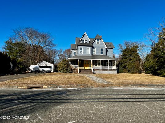 Exterior, Facade, Queen Anne Victorian