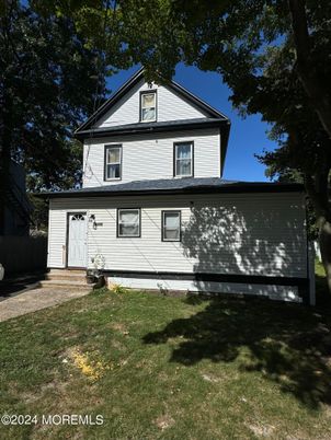 Attached, Exterior, Facade, Queen Anne Victorian