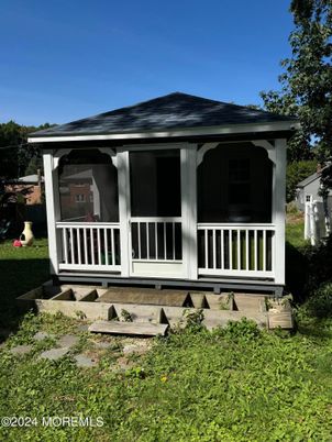 Exterior, Facade, None