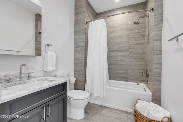 Bathroom, Interior, Recessed Lighting, Wood Texture Flooring