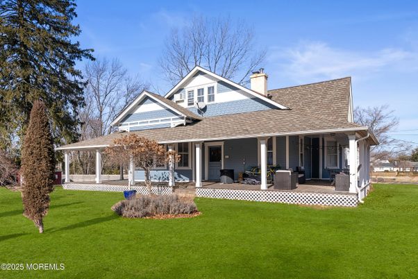 Backyard, Exterior, Facade, Queen Anne Victorian