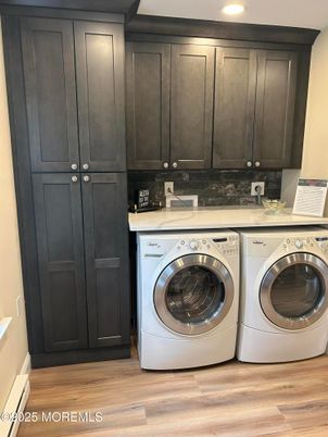 Interior, Recessed Lighting, Washer, Wood Texture Flooring