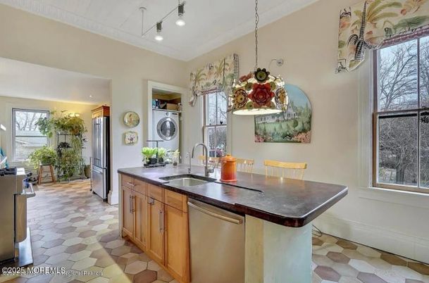 Dining room, Interior, Kitchen, Pendant Lights, Recessed Lighting, Stainless Steel Appliances