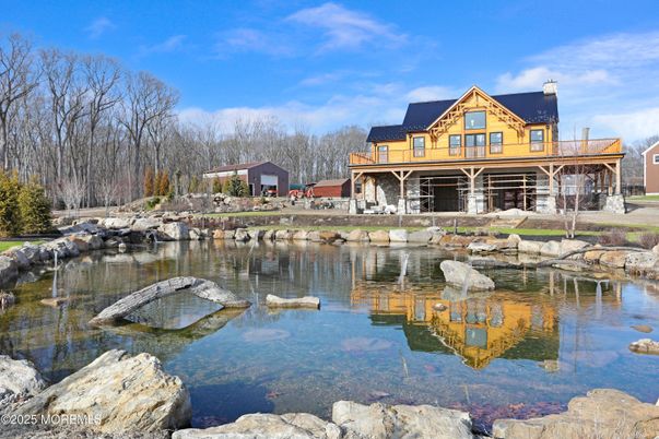 Exterior, Lake