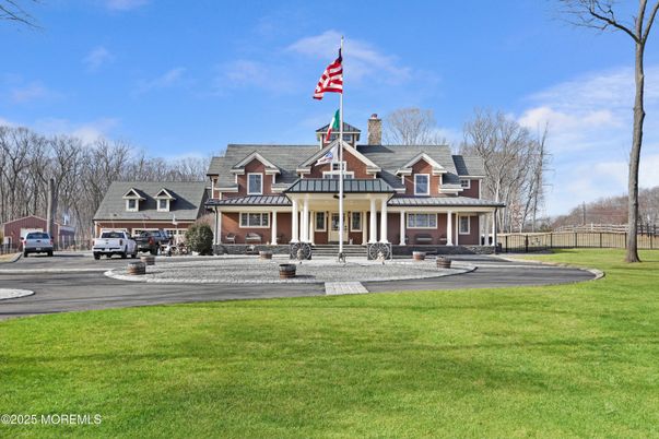 Backyard, Exterior, Facade, Cape Cod