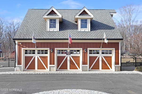 Attached, Exterior, Facade, Cape Cod