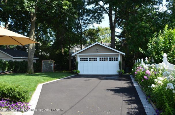 Detached Garage, Exterior