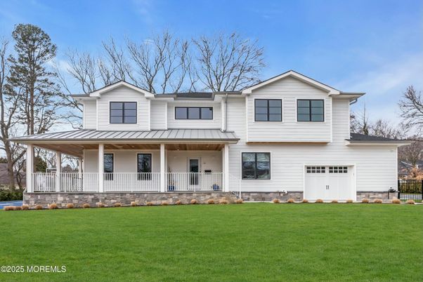Attached, Exterior, Facade, Farmhouse
