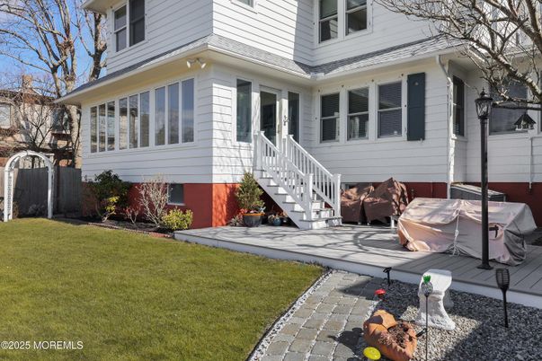 Exterior, Facade, American Foursquare