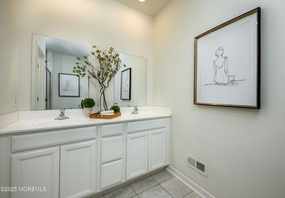 Bathroom, Dual Sink Vanities, Interior, Recessed Lighting