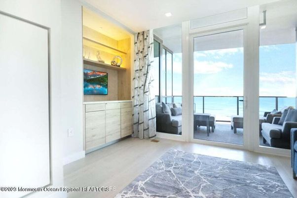 Interior, Recessed Lighting, Water, Wood Texture Flooring