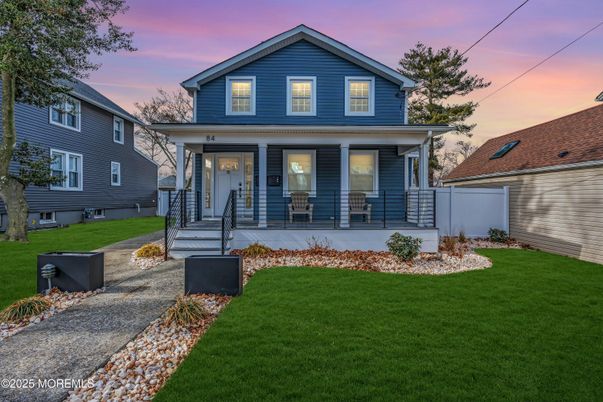Exterior, Facade, American Craftsman