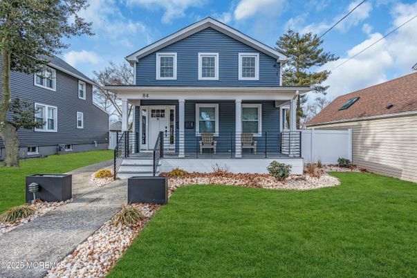 Exterior, Facade, American Craftsman