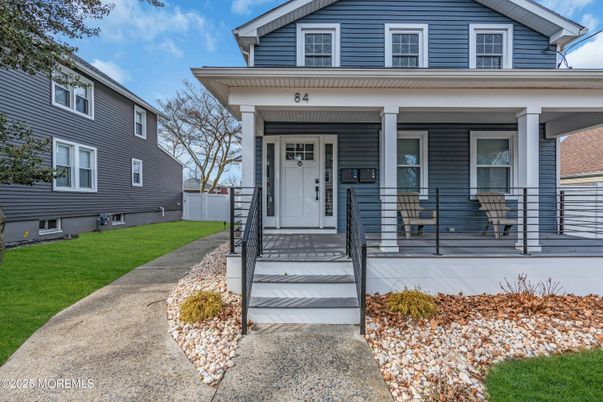 Exterior, Facade, American Foursquare