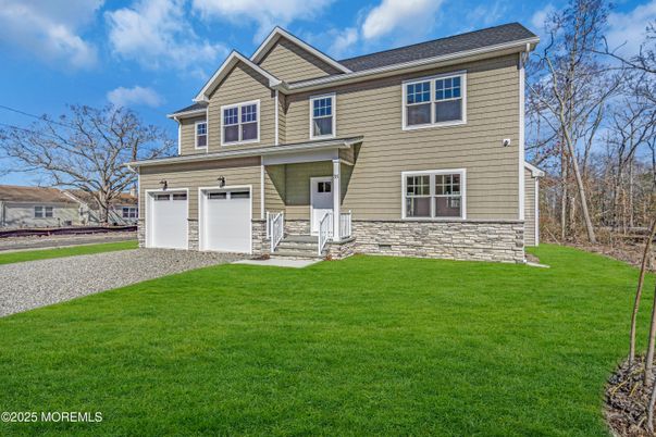 Attached, Exterior, Facade, Farmhouse