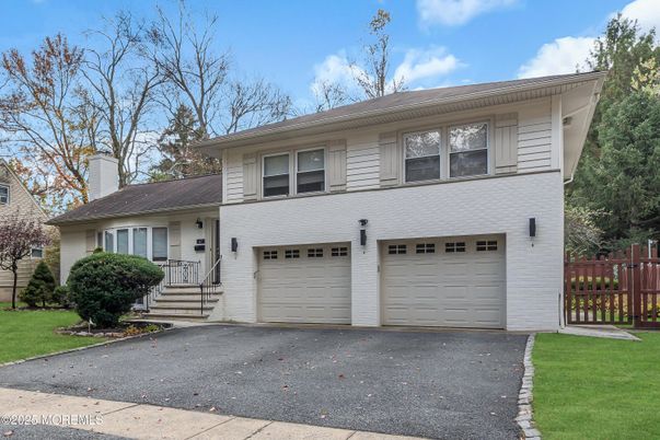 Attached, Exterior, Facade, Split Level