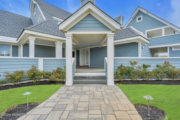 Exterior, Facade, None