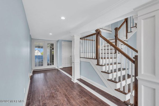 Interior, Recessed Lighting, Wood Texture Flooring