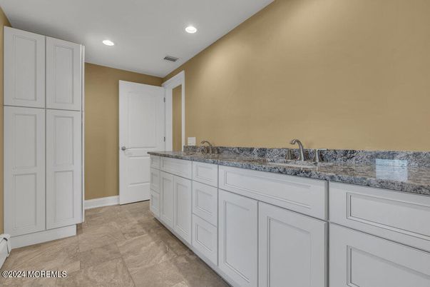 Bathroom, Dual Sink Vanities, Interior, Recessed Lighting