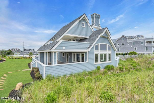 Backyard, Exterior, Facade, Queen Anne Victorian