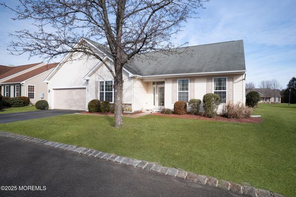 Attached, Exterior, Facade, Cape Cod