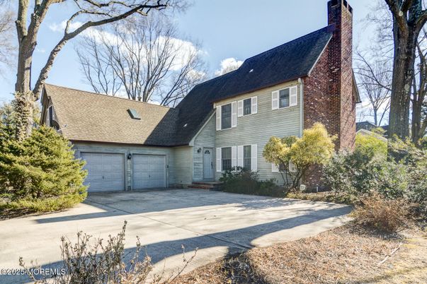Attached, Exterior, Facade, Cape Cod