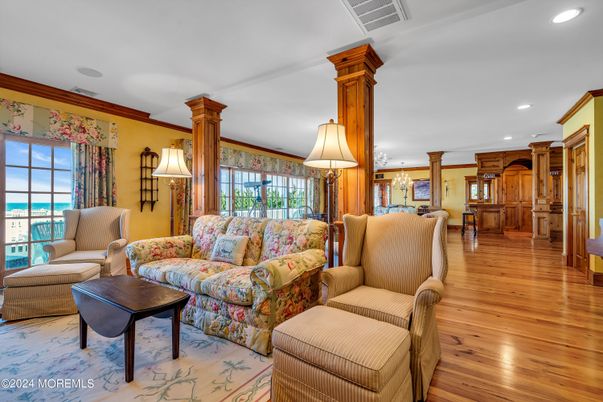 Interior, Living room, Recessed Lighting, Wood Texture Flooring