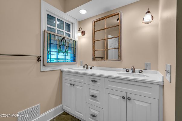 Bathroom, Dual Sink Vanities, Interior, Recessed Lighting