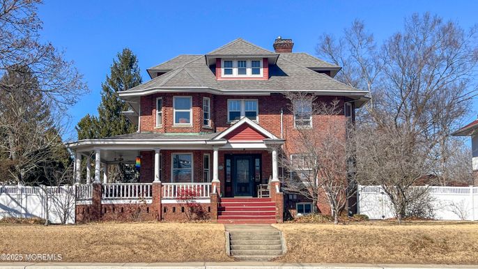 Exterior, Facade, Brick Facade, Queen Anne Victorian