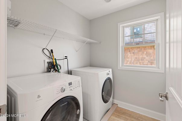 Interior, Washer, Wood Texture Flooring