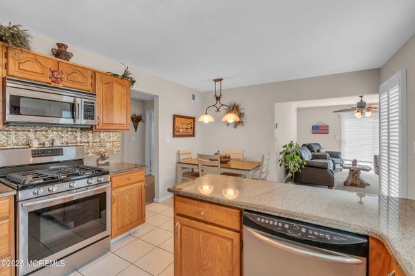 Dining room, Interior, Kitchen, Pendant Lights, Stainless Steel Appliances