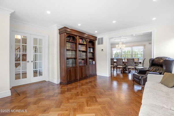 Chandelier, Dining room, Interior, Recessed Lighting, Wood Texture Flooring