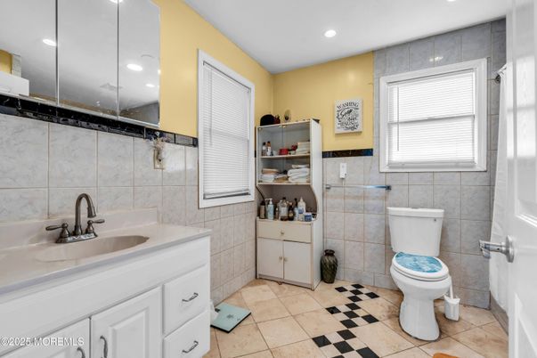 Bathroom, Interior, Recessed Lighting