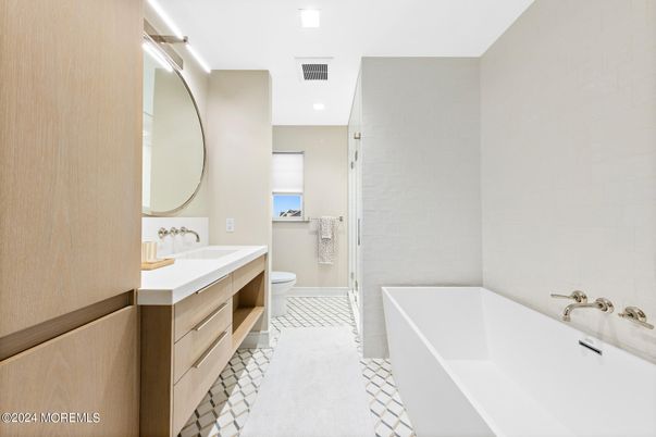 Bathroom, Dual Sink Vanities, Free Standing Baths, Interior, Recessed Lighting