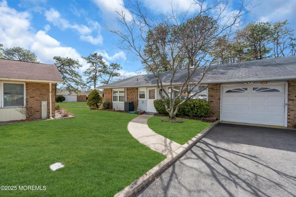 Attached, Exterior, Facade, Brick Facade, Ranch