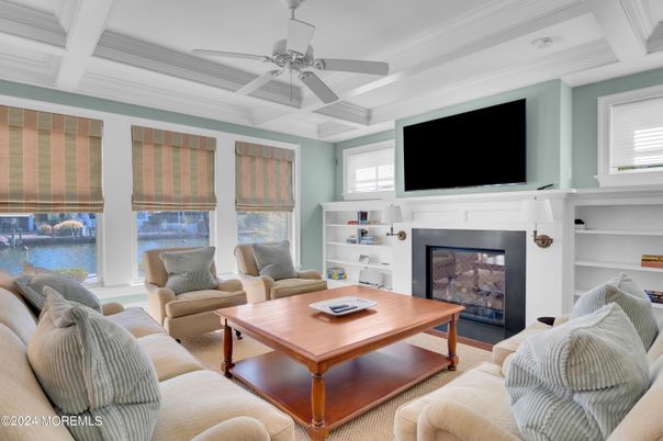 Fireplace, Interior, Living room, Water