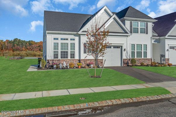 Attached, Exterior, Facade, Farmhouse
