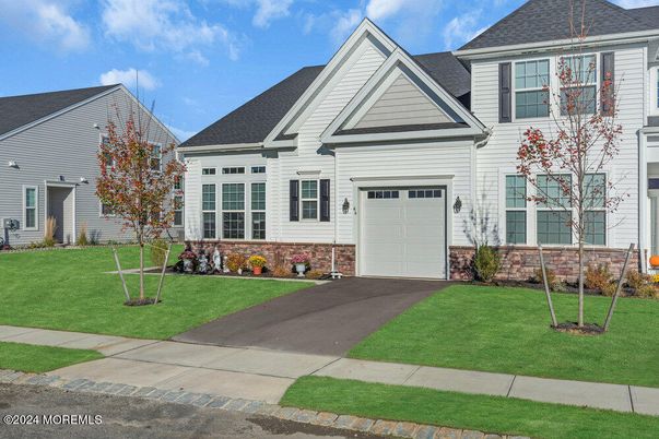 Attached, Exterior, Facade, Farmhouse
