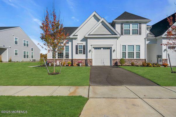Attached, Exterior, Facade, Farmhouse