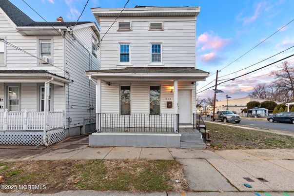 Exterior, Facade, American Foursquare