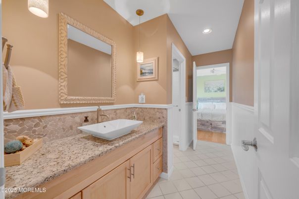 Bathroom, Interior, Pendant Lights, Recessed Lighting