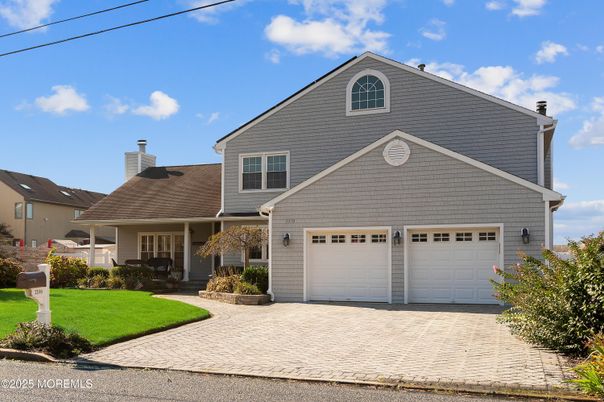 Attached, Exterior, Facade, Ranch