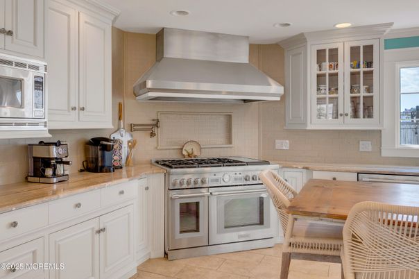 Dining room, Interior, Kitchen, Recessed Lighting, Stainless Steel Appliances
