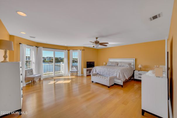 Bedroom, Interior, Recessed Lighting, Water, Wood Texture Flooring